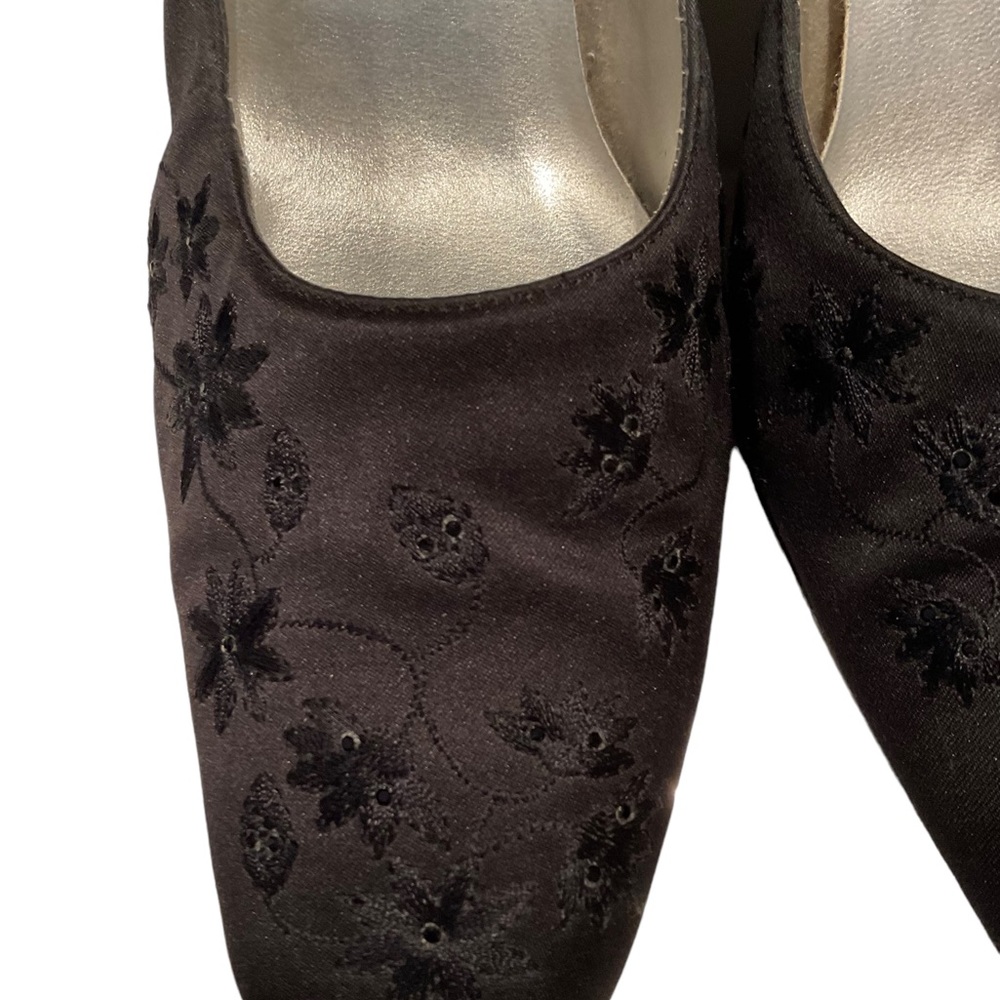 No Brand Women’s Black Satin embellished heels. Size 7.5M - Picture 7 of 9